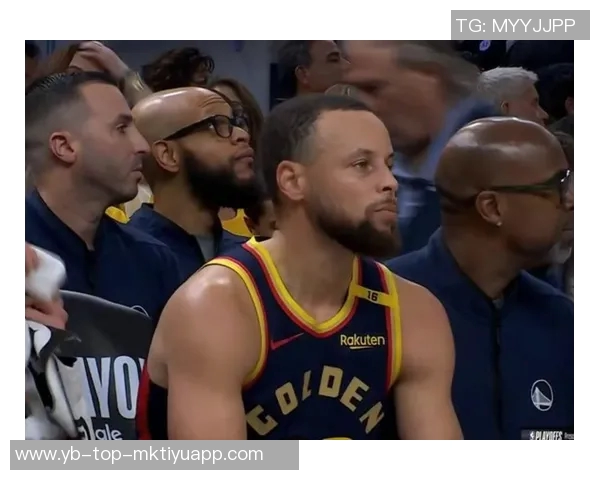 库里回应关键进攻犯规事件称自己只是正常挥臂防守者侵犯了我的空间