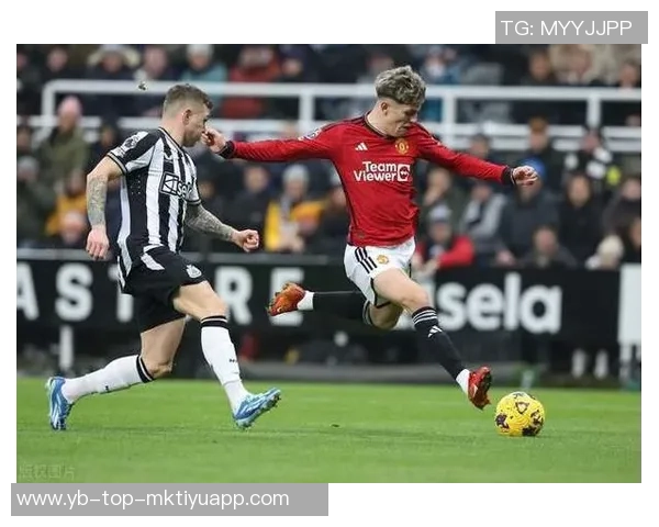 舍伍德指出戈麦斯抬脚过高应被红牌罚下前英超裁判对此表示认同 舍伍德指出戈麦斯抬脚过高应被红牌罚下前英超裁判对此表示认同