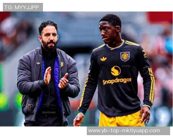 那不勒斯与梅努经纪人洽谈曼联考虑外租球员方案 那不勒斯与梅努经纪人洽谈曼联考虑外租球员方案